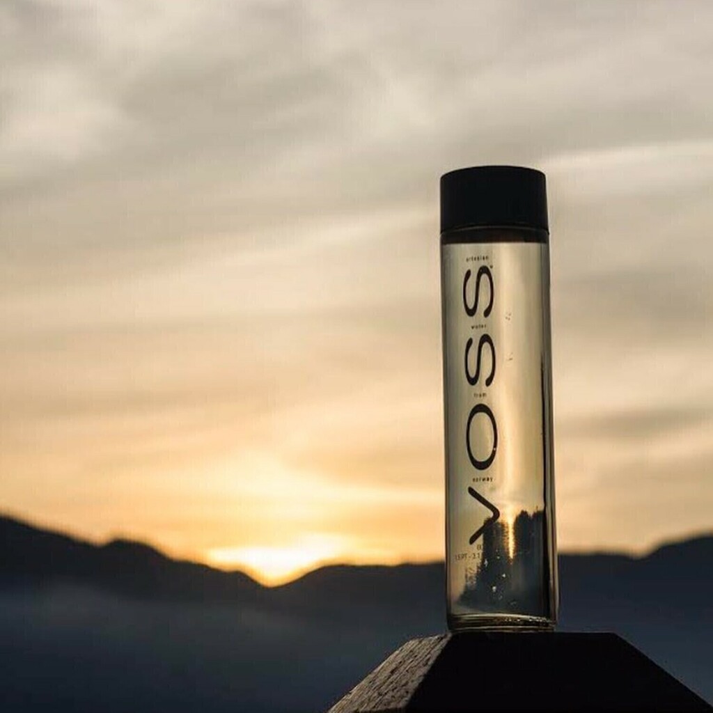 Água Mineral Com Gás Norueguesa VOSS 800ml foto 8